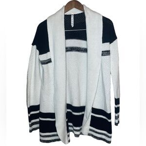 Leo & Nicole Black and White Sweater size Large